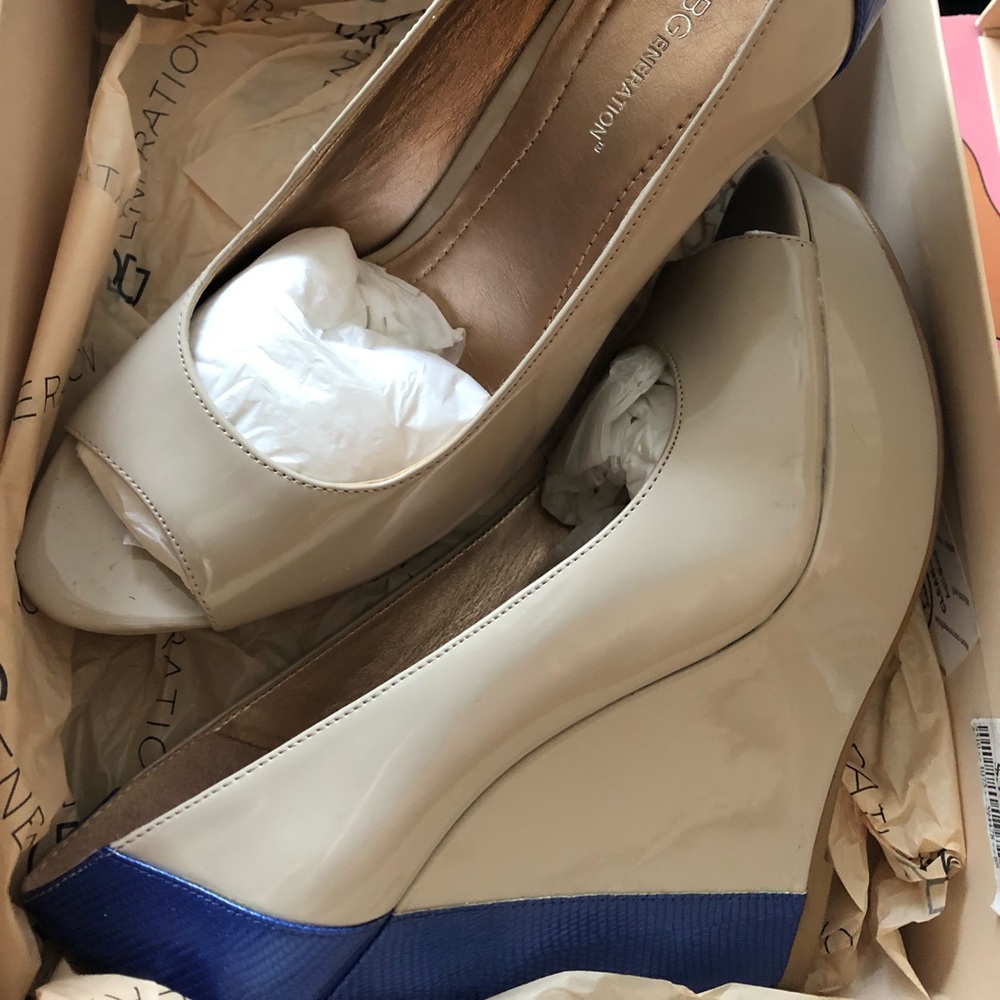 BCBG Wedges - Picture 1 of 2